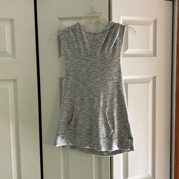 Workout top - Picture 1 of 4